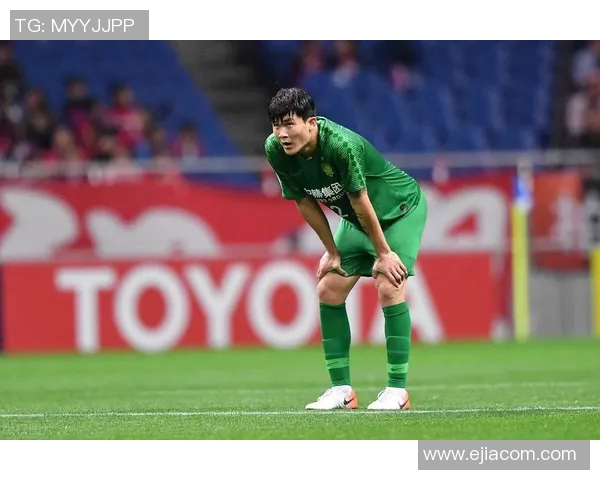 年轻足球明星杨某某崭露头角引发球迷热议未来可期